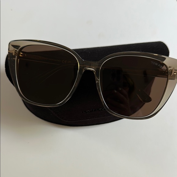 Tom Ford Women´s Black and Brown Sunglasses